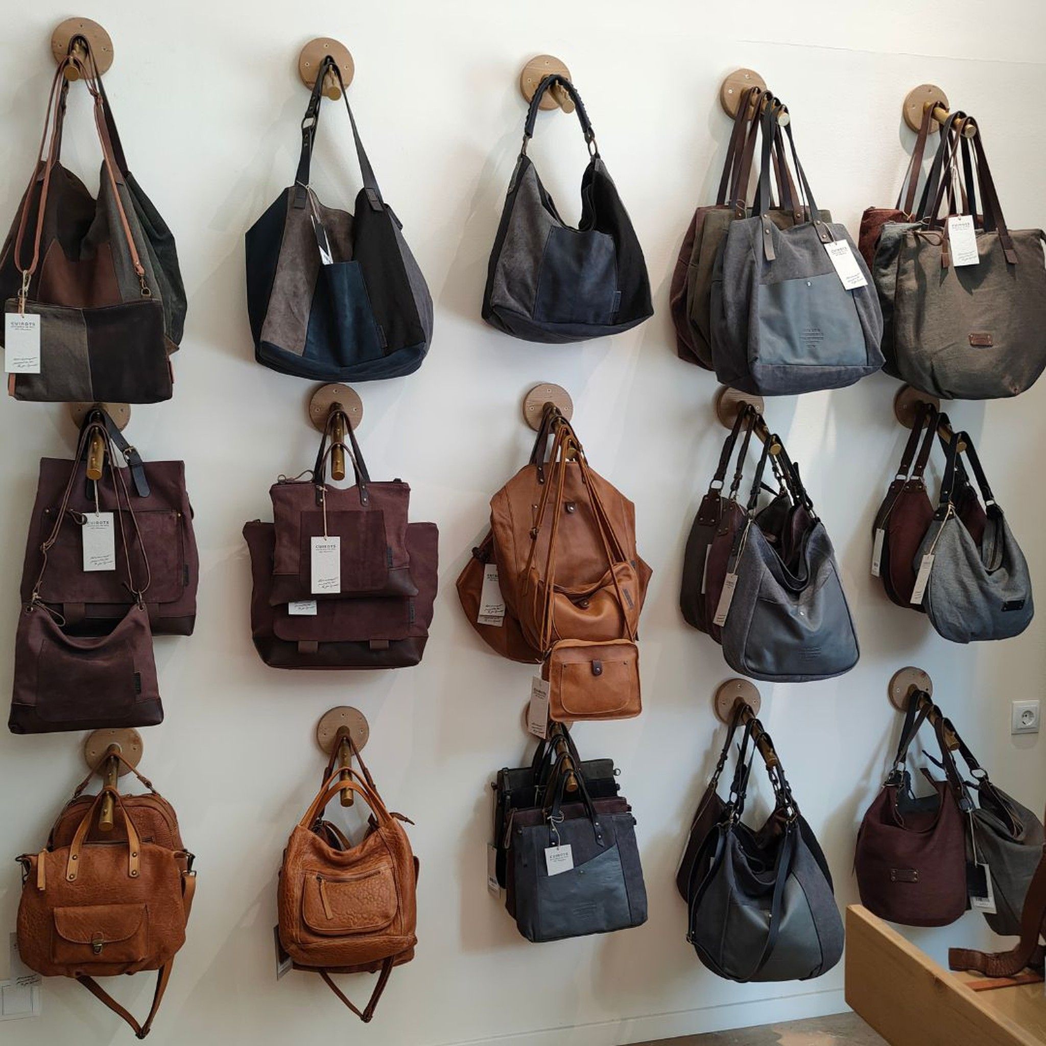 Visita les nostres botigues físiques de CUIROTS