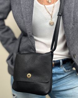 Bolsa de ombro pequena com aba em couro CUIROTS Seta