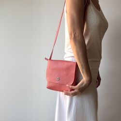 Bolsa de ombro pequena com aba em couro CUIROTS Seta