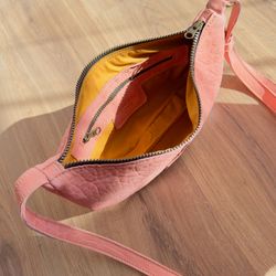 Sac bandoulière demi-lune en cuir CUIROTS Australia