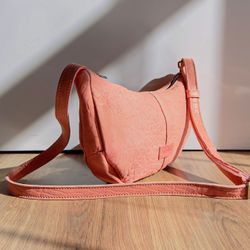 Sac bandoulière demi-lune en cuir CUIROTS Australia