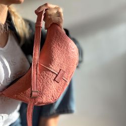 Sac bandoulière demi-lune en cuir CUIROTS Australia