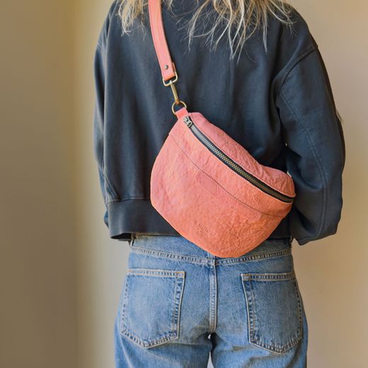 Bandolera tipo riñonera mediana CUIROTS Australia de piel