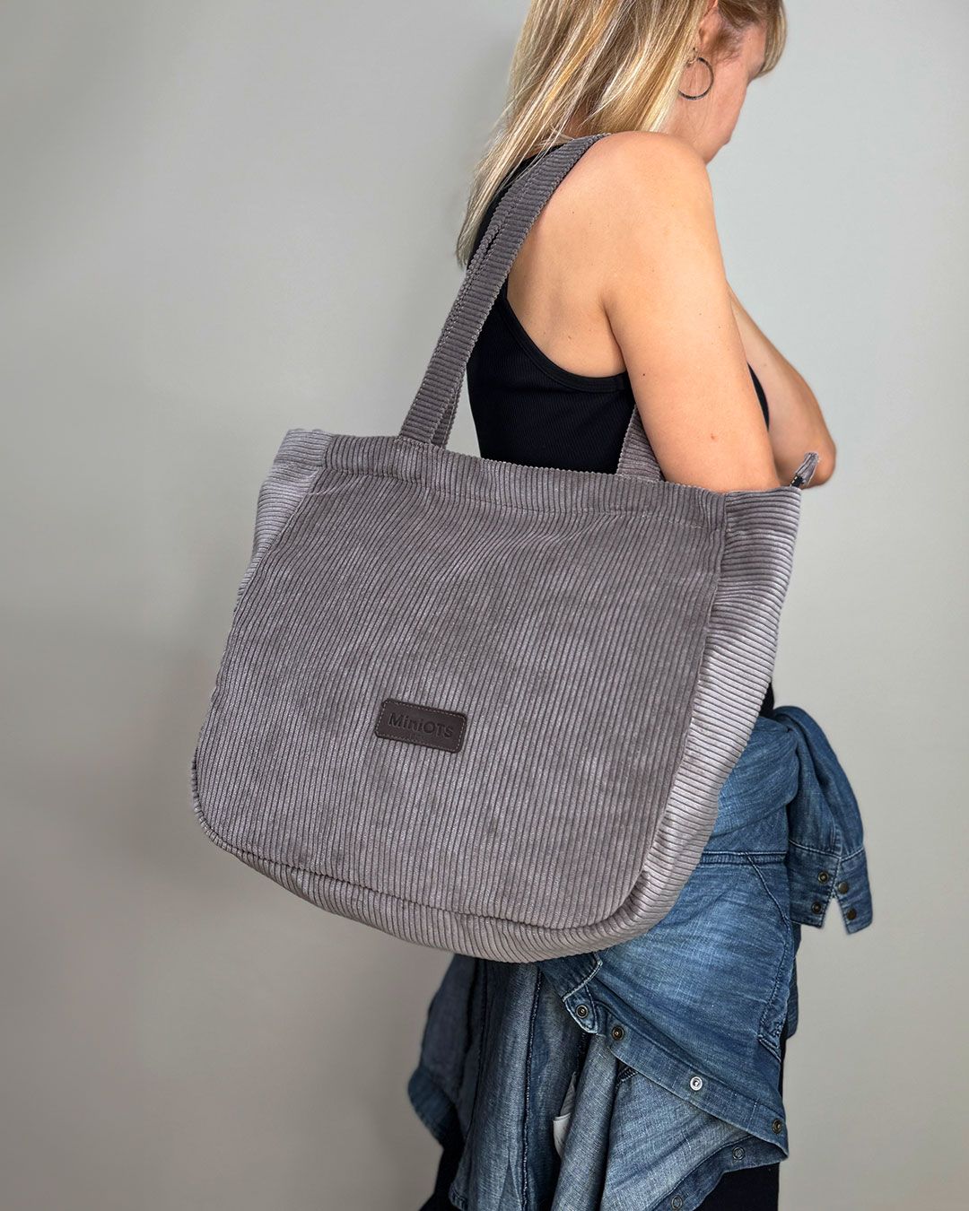 Bolsa tipo tote grande MINIOTS pana Gris