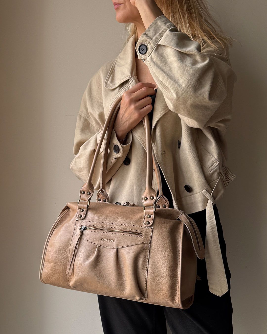 Bolso de hombro tipo shopper de piel CUIROTS Carla Blanco