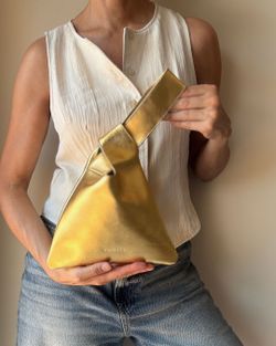 Bolsa Anna dourada da CUIROTS