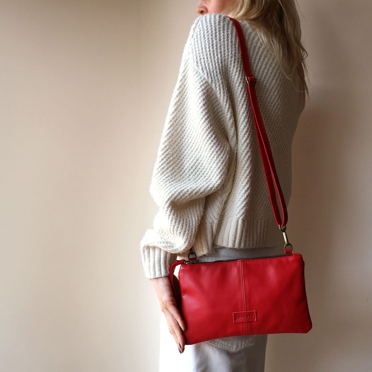 Bolso de mano tipo sobre CUIROTS Olivia azul