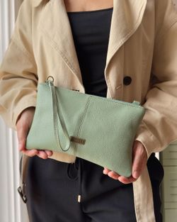 Sac à main enveloppe Thelma de CUIROTS