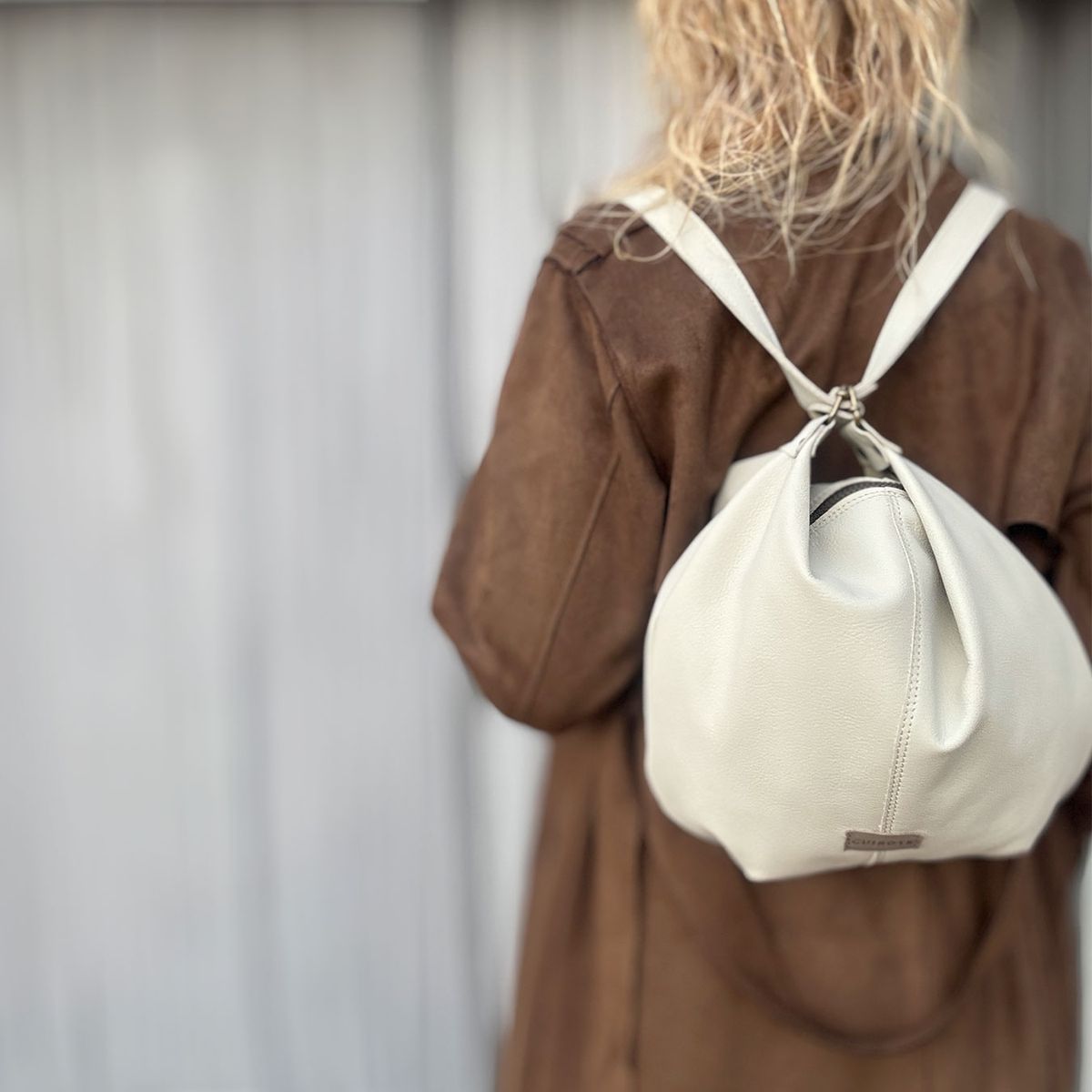 Bolso mochila grande CUIROTS Desert beige