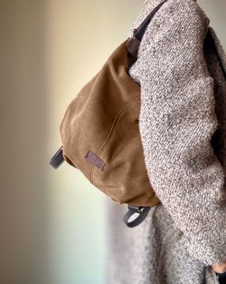 Mochila média de camurça CUIROTS Zoe